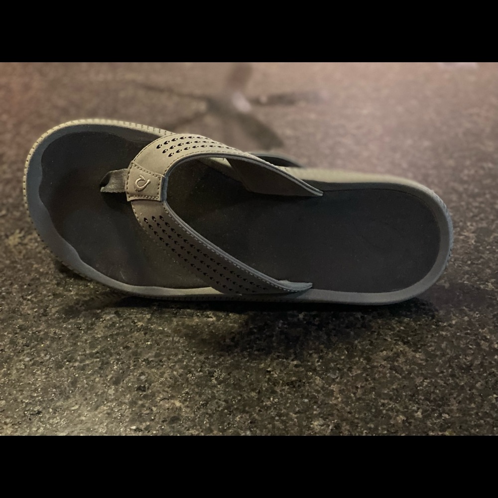 OluKai Mens Flip Flops Size 11
